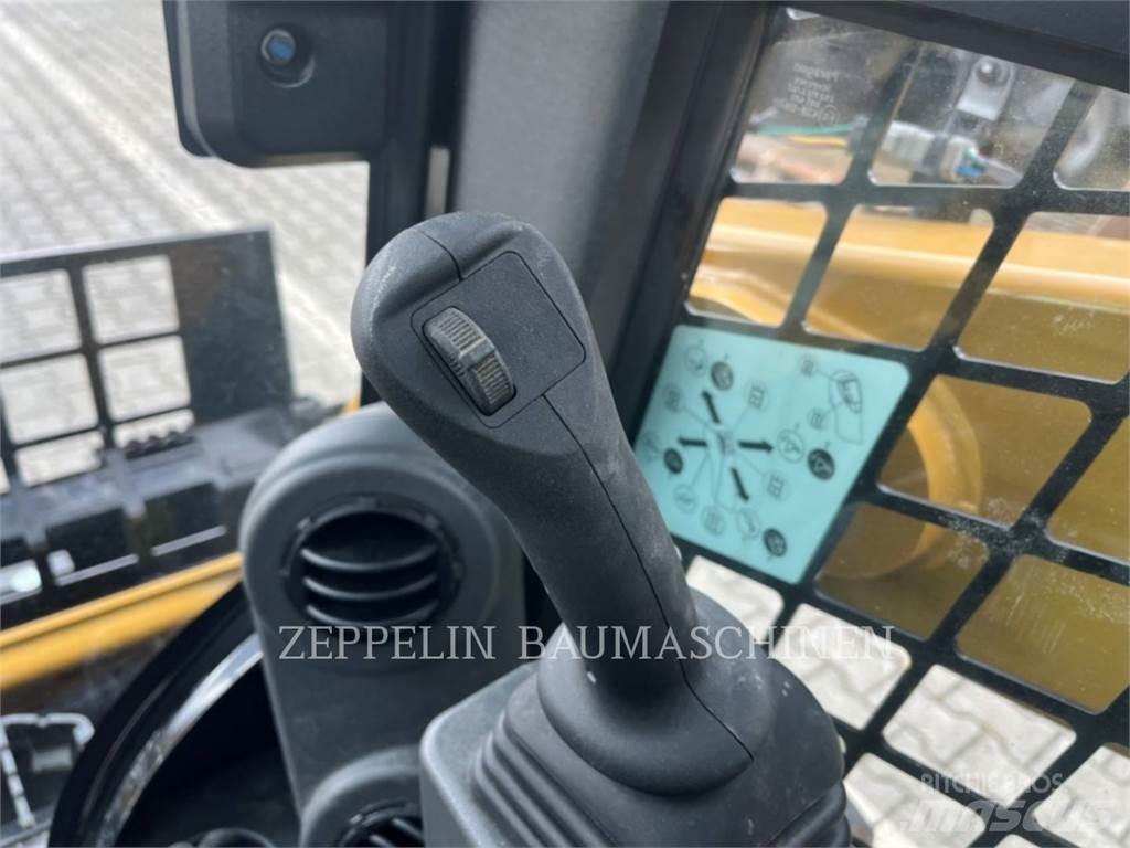 CAT 226D Mini Pale Gommate