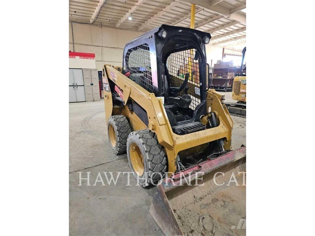 CAT 226D Mini Pale Gommate