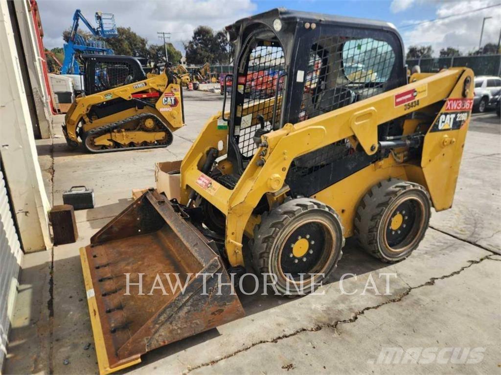 CAT 226D Mini Pale Gommate