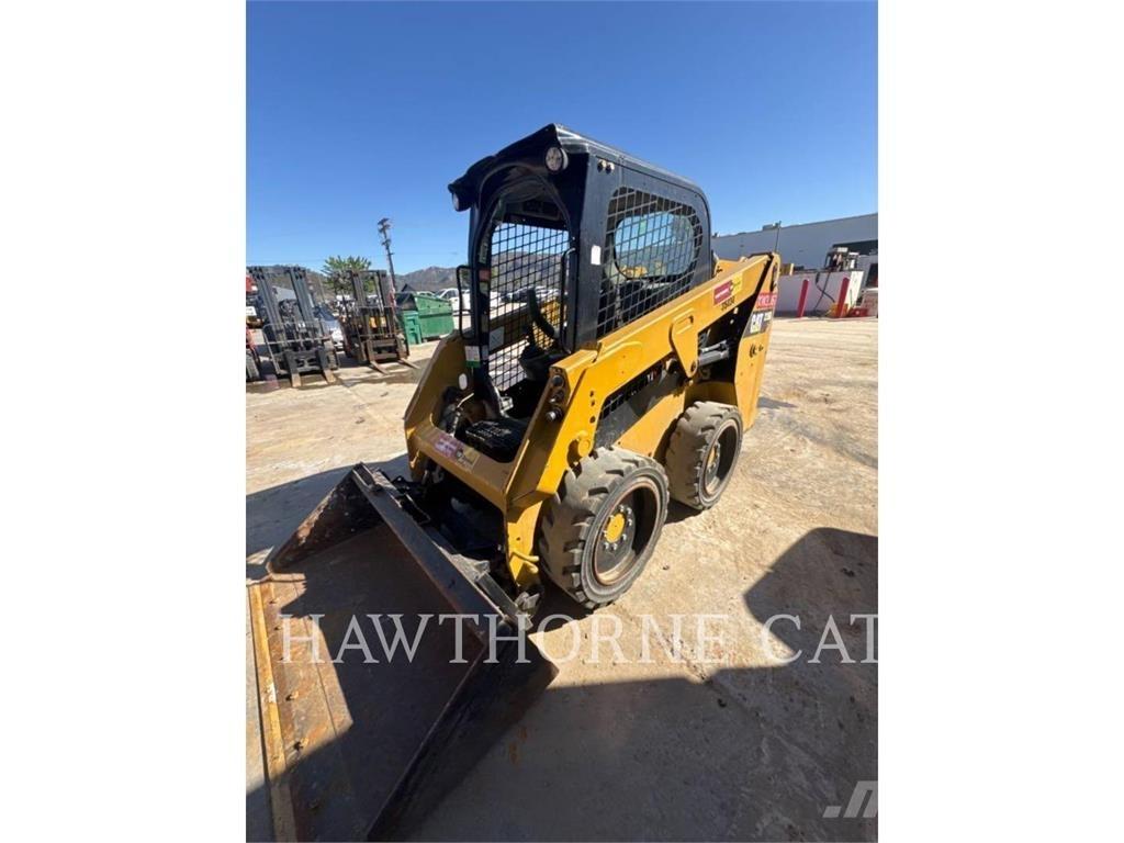 CAT 226D Mini Pale Gommate