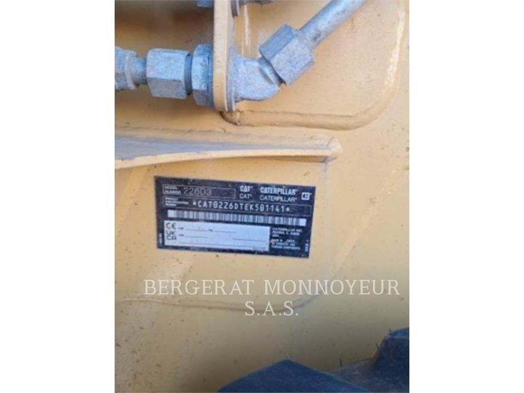 CAT 226D3 Mini Pale Gommate