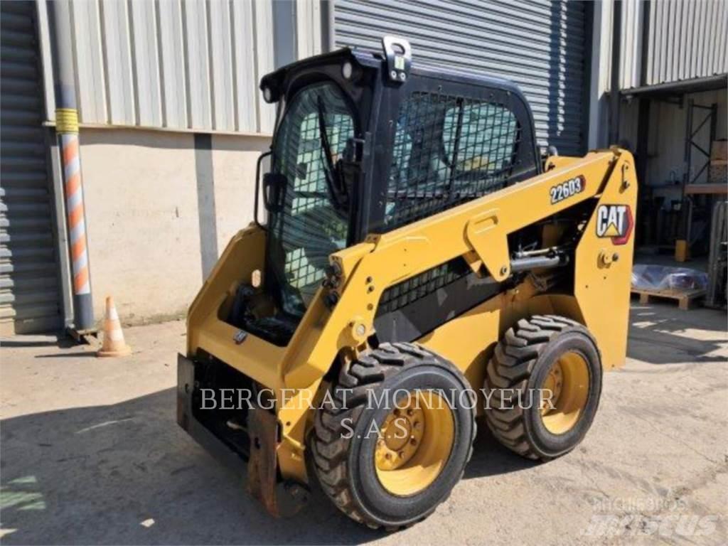 CAT 226D3 Mini Pale Gommate