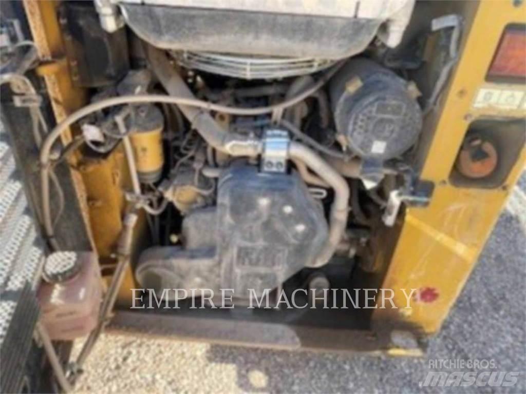 CAT 226D3 Mini Pale Gommate