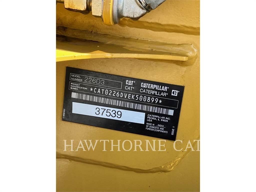 CAT 226D3 Mini Pale Gommate