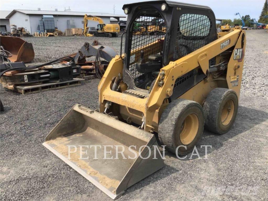 CAT 226D3 Mini Pale Gommate