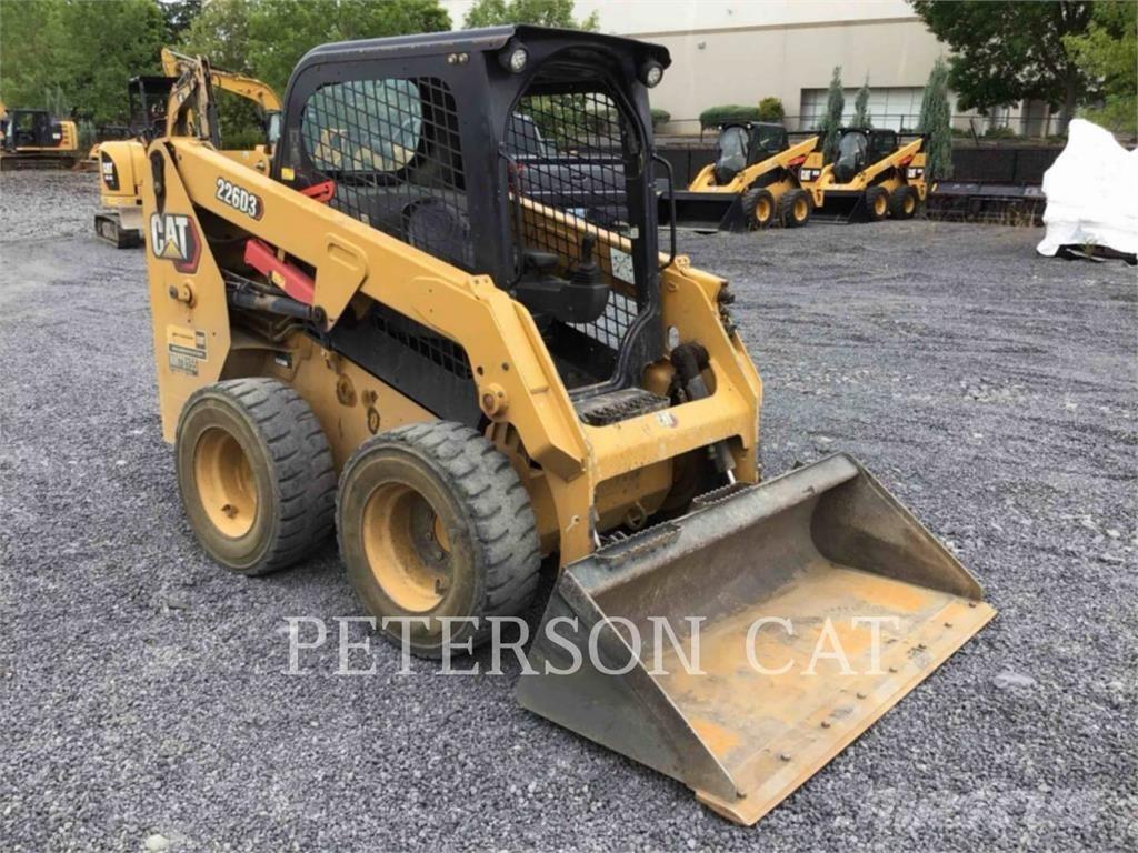 CAT 226D3 Mini Pale Gommate