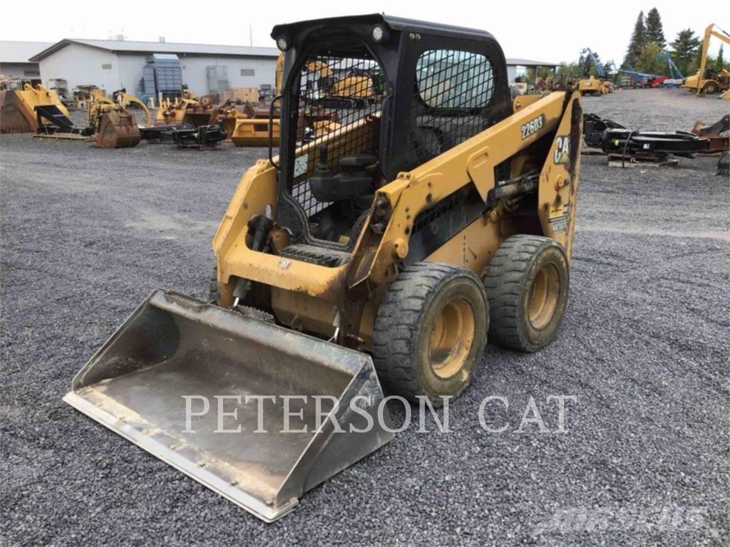 CAT 226D3 Mini Pale Gommate
