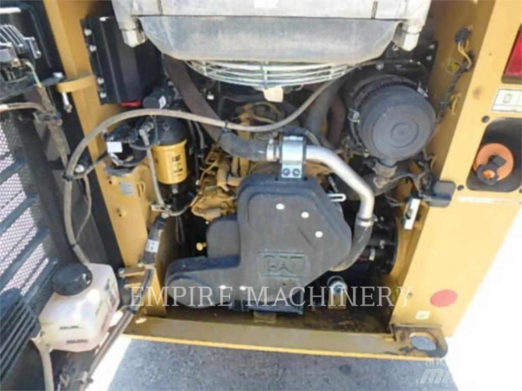CAT 226D3 Mini Pale Gommate