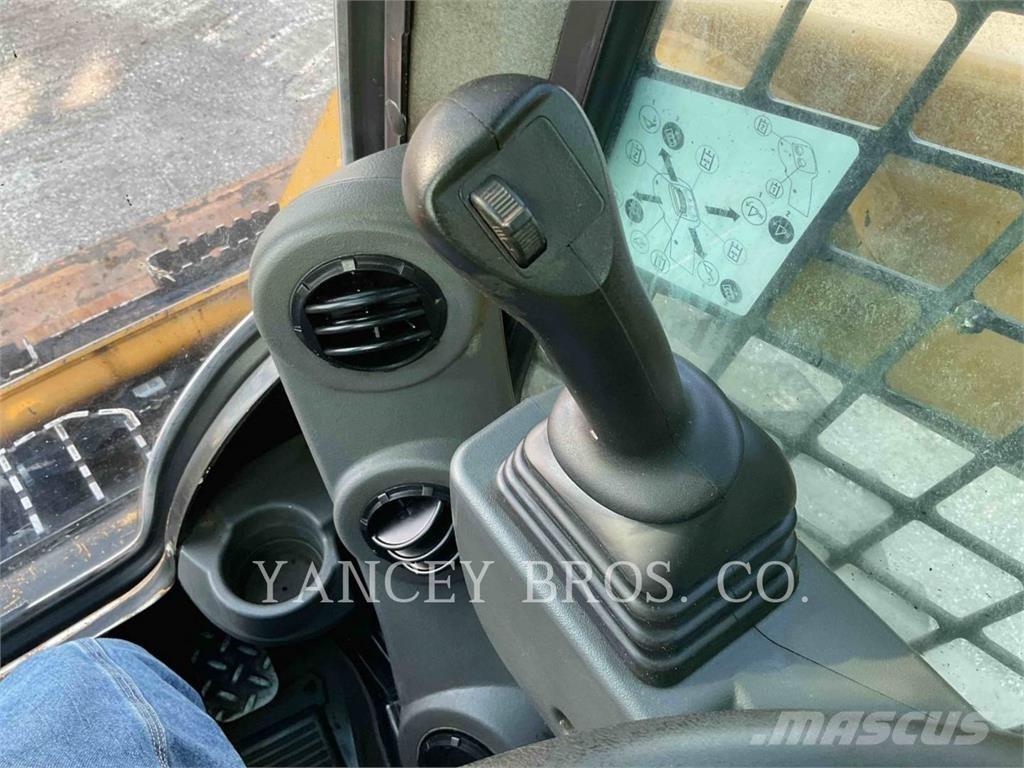 CAT 226D3 Mini Pale Gommate