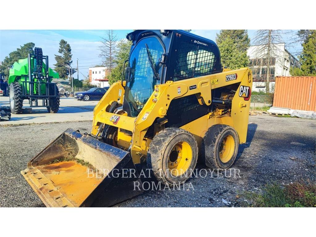 CAT 226D3 Mini Pale Gommate