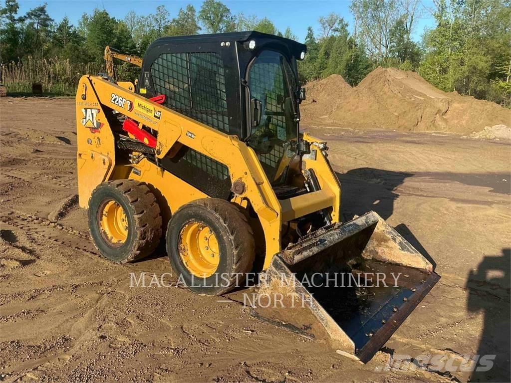 CAT 226D3 AQ Mini Pale Gommate