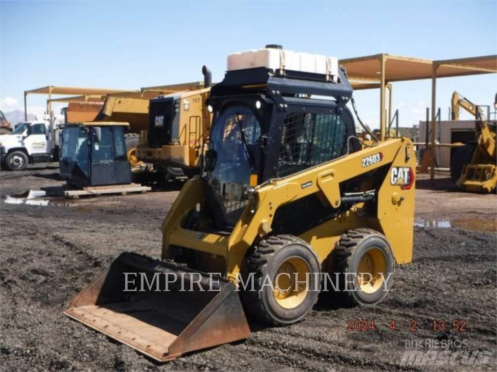 CAT 226D3 CA Mini Pale Gommate