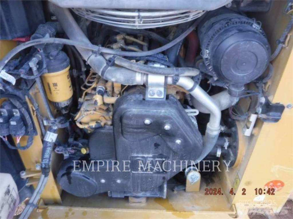 CAT 226D3 CA Mini Pale Gommate