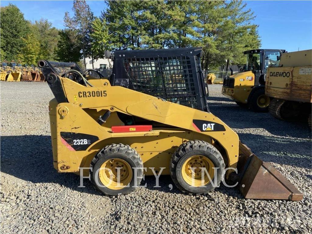 CAT 232B2 Mini Pale Gommate
