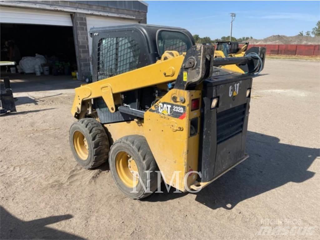 CAT 232D Mini Pale Gommate