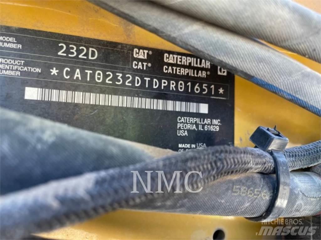 CAT 232D Mini Pale Gommate