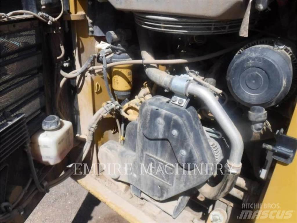 CAT 232D Mini Pale Gommate
