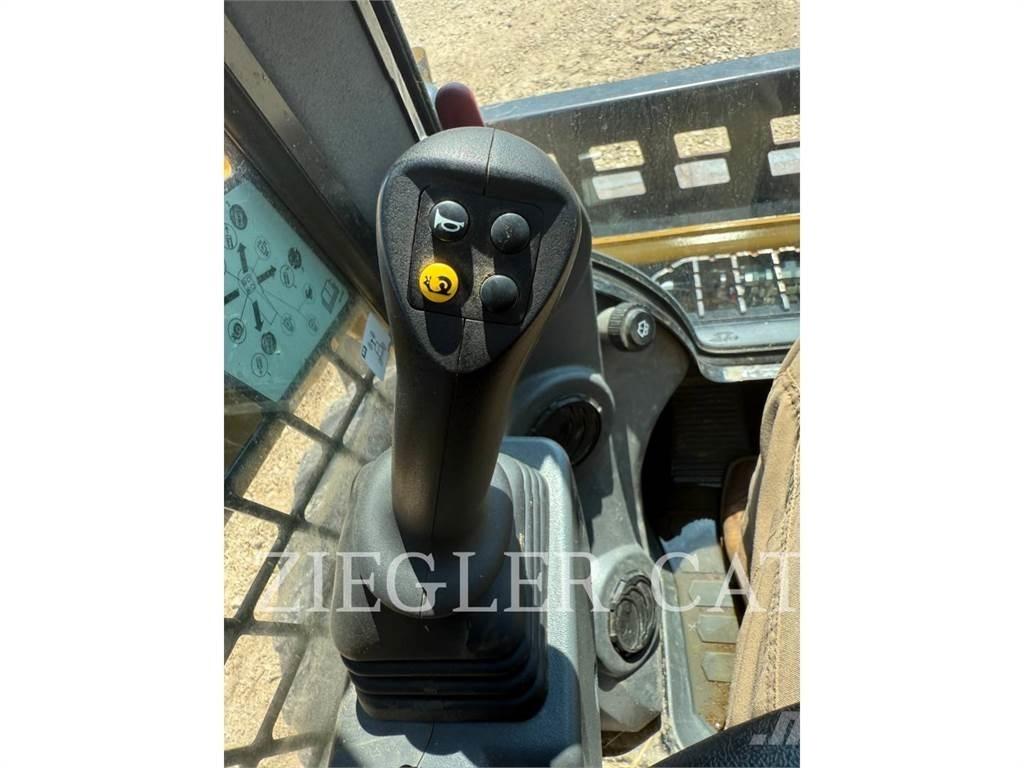 CAT 232D3 Mini Pale Gommate