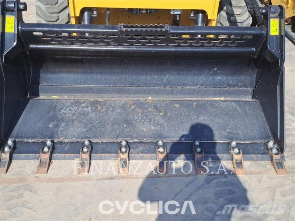 CAT 232D3 Mini Pale Gommate