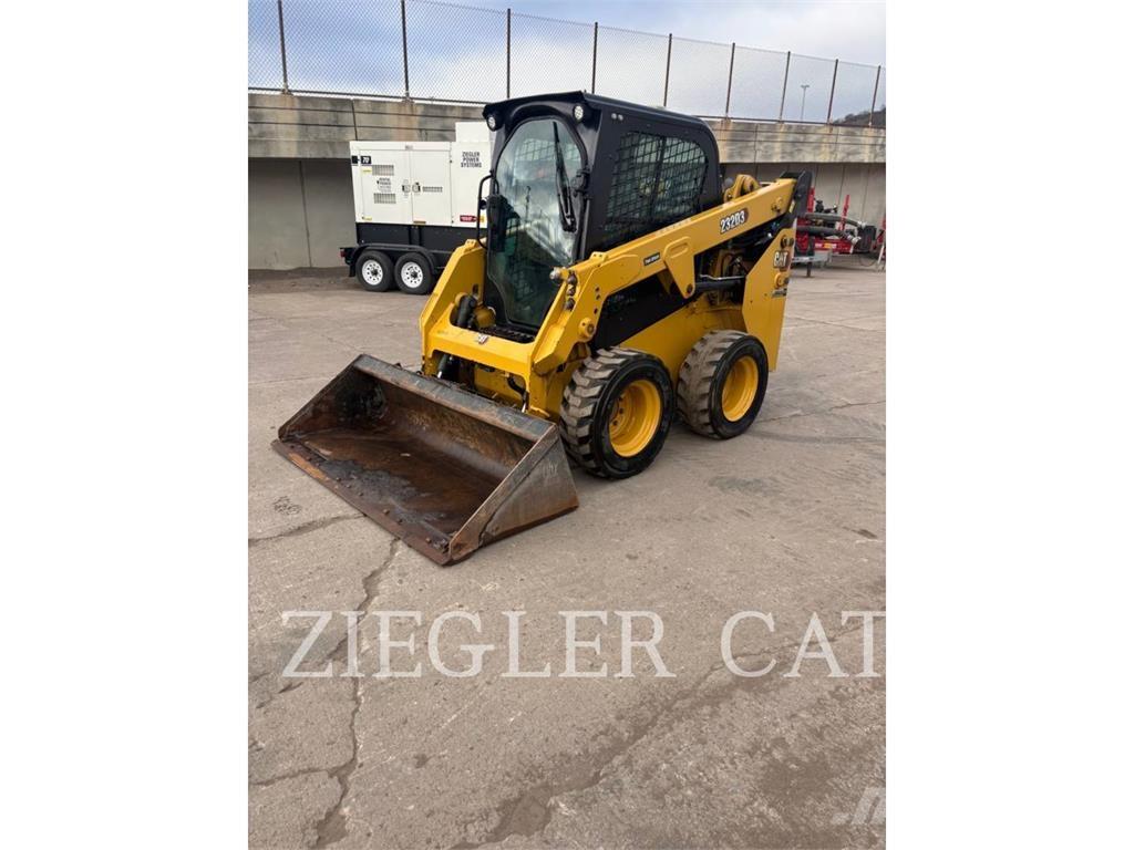 CAT 232D3 Mini Pale Gommate