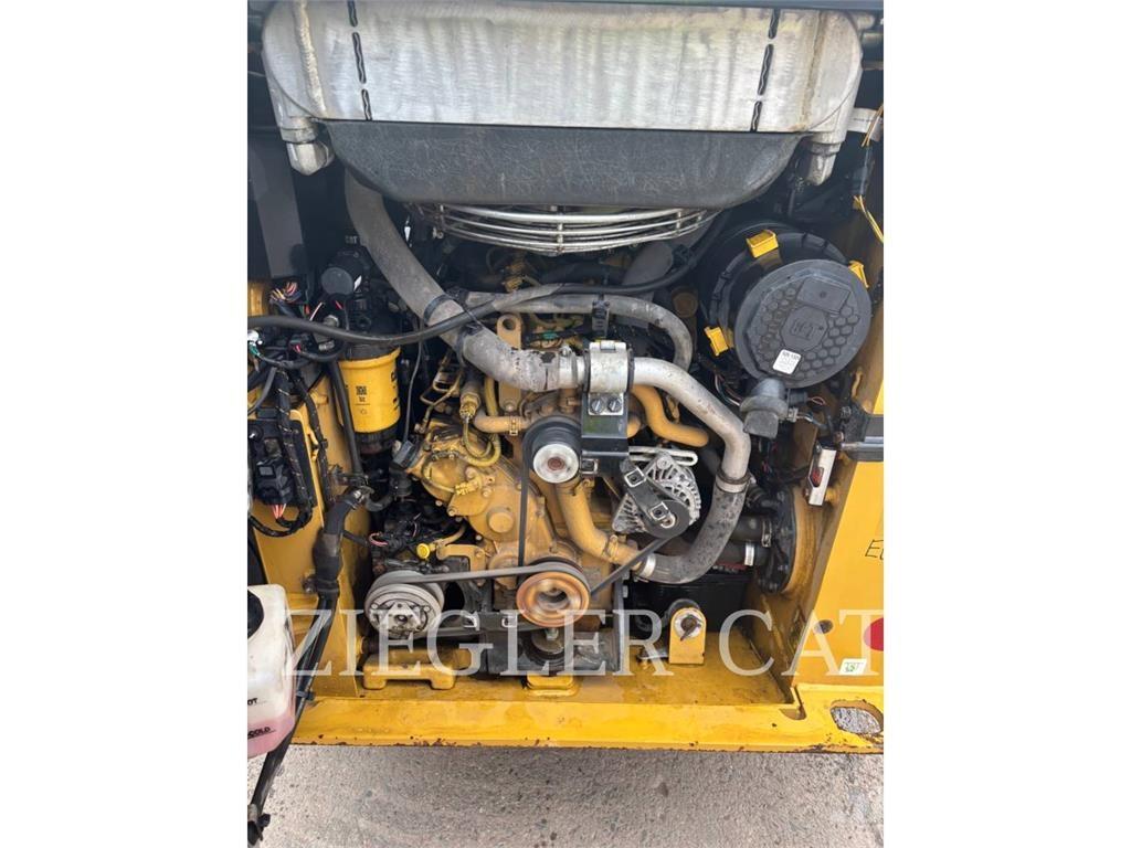 CAT 232D3 Mini Pale Gommate