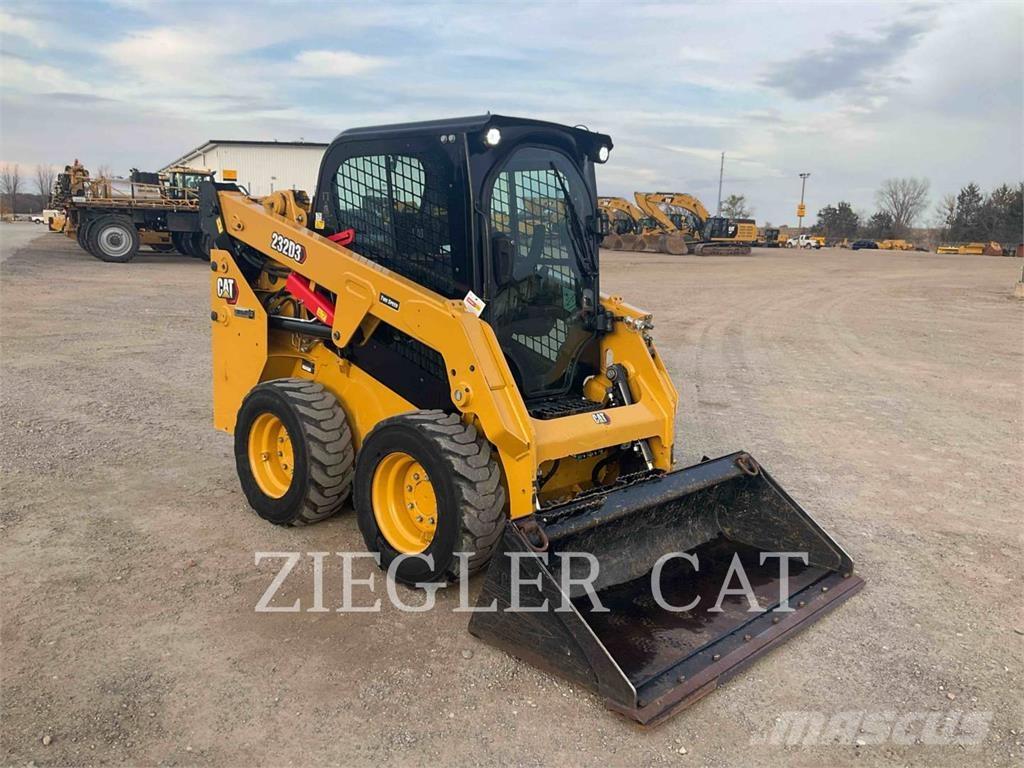 CAT 232D3 Mini Pale Gommate