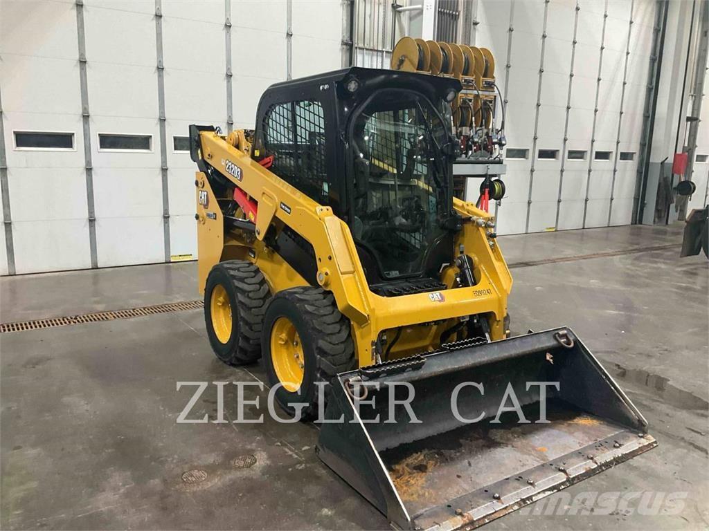CAT 232D3 Mini Pale Gommate