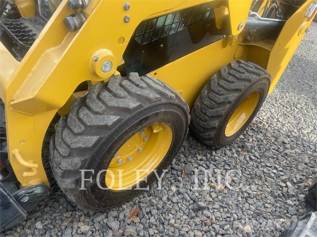 CAT 232D3 Mini Pale Gommate