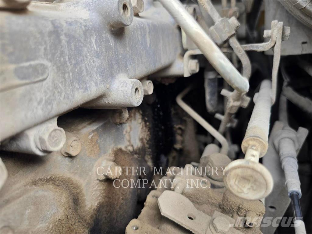 CAT 236B Mini Pale Gommate