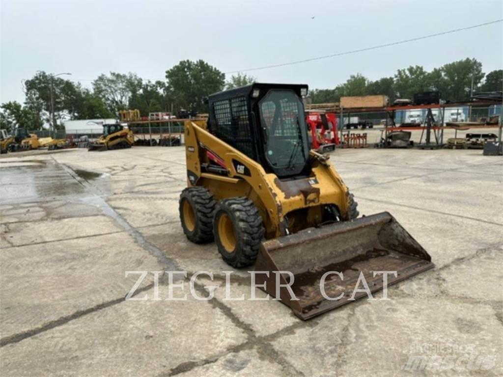 CAT 236B3 Mini Pale Gommate