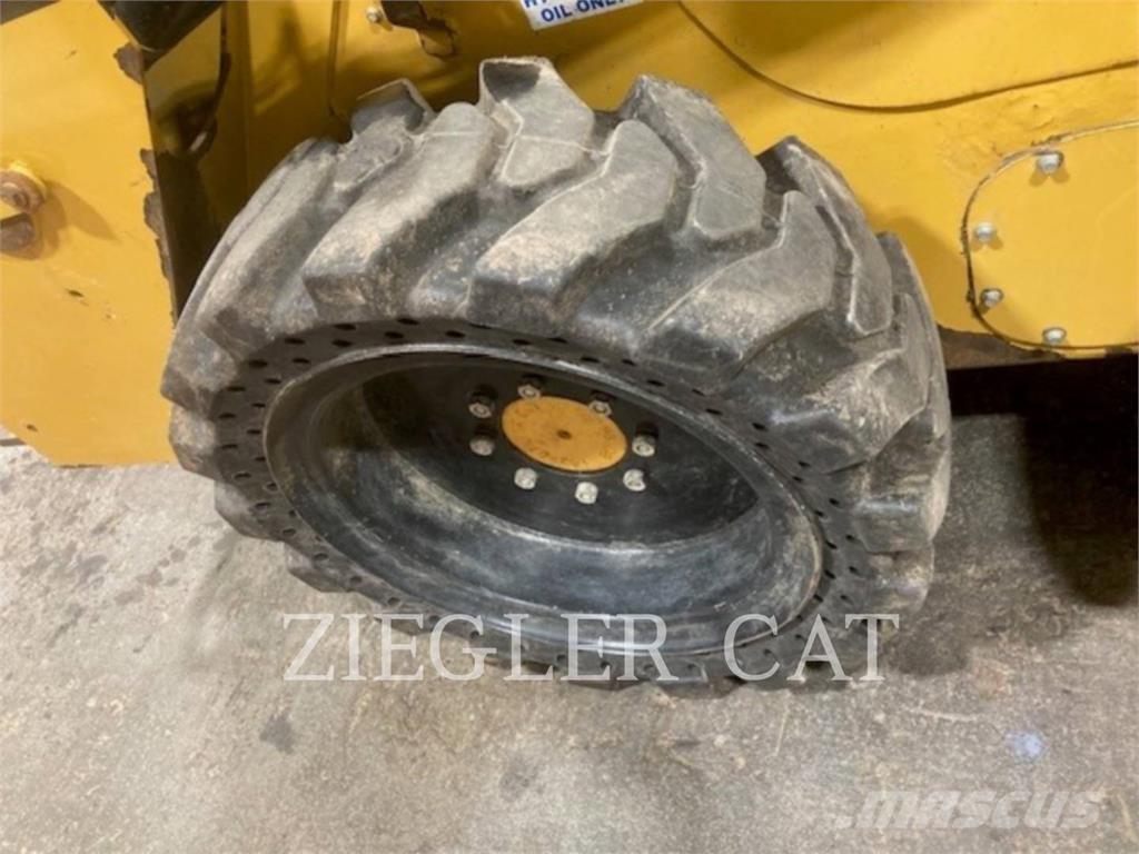 CAT 236D Mini Pale Gommate