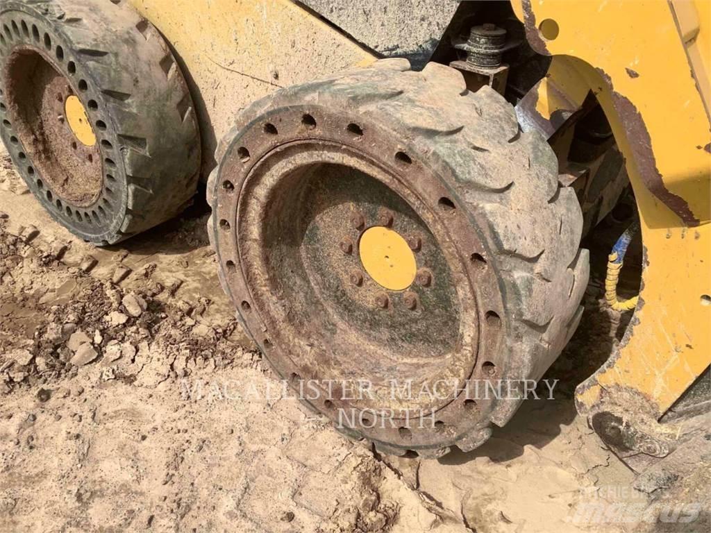 CAT 236D CQ Mini Pale Gommate