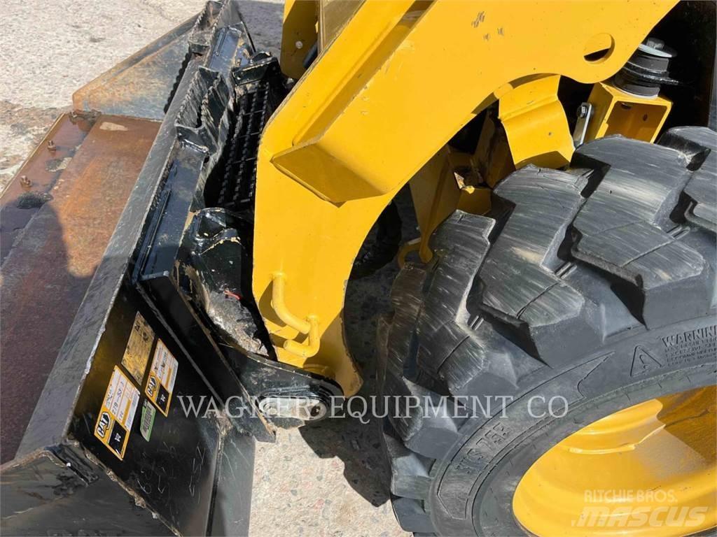 CAT 236D3 Mini Pale Gommate