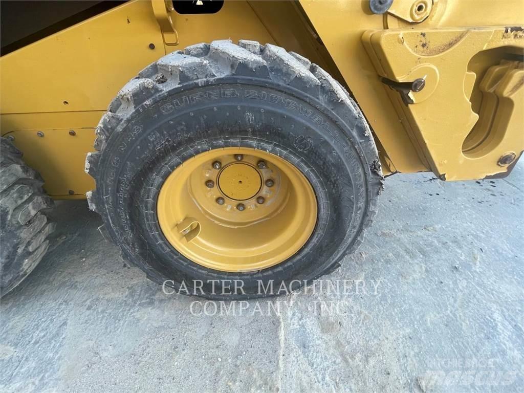 CAT 236D3 Mini Pale Gommate