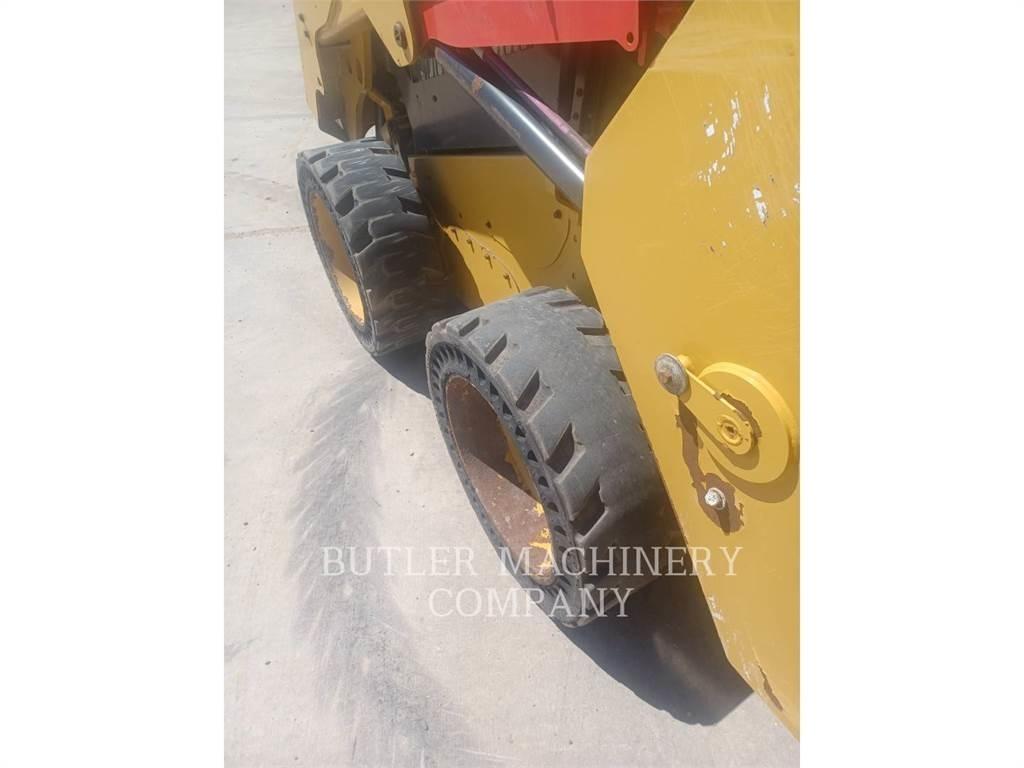 CAT 236D3 Mini Pale Gommate