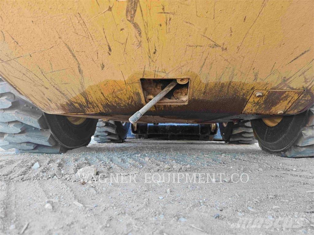 CAT 236D3 Mini Pale Gommate