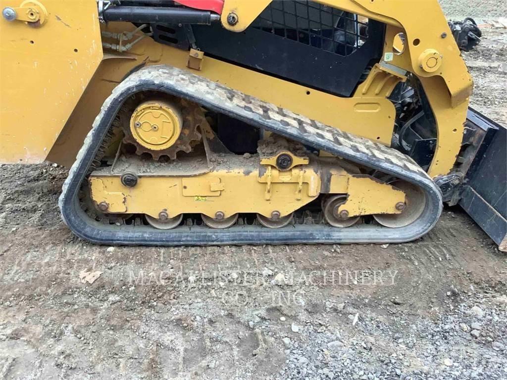 CAT 239D Pale cingolate