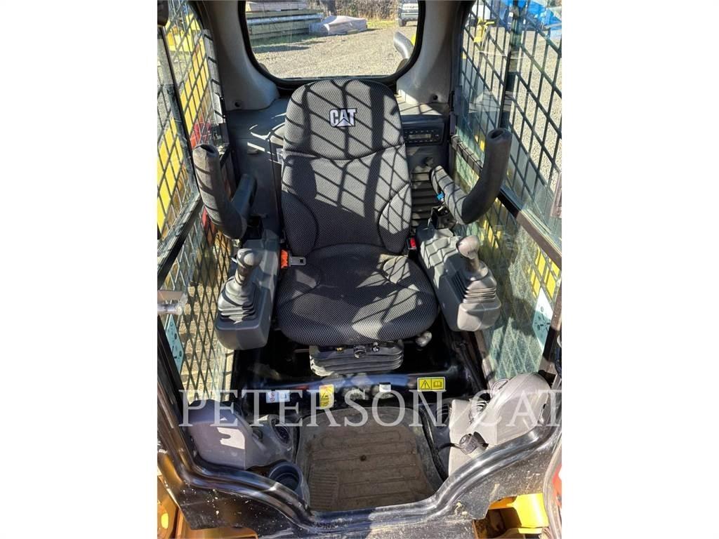 CAT 239D3 Mini Pale Gommate
