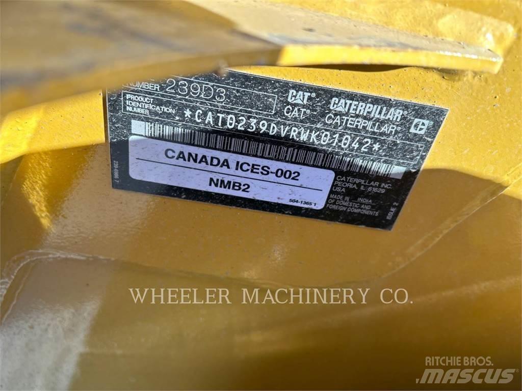 CAT 239D3 C1H2 Pale cingolate