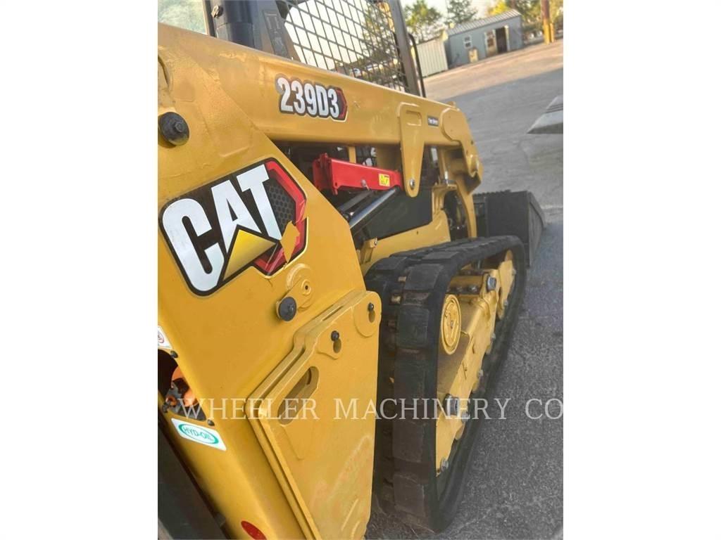 CAT 239D3 C1H2 Pale cingolate