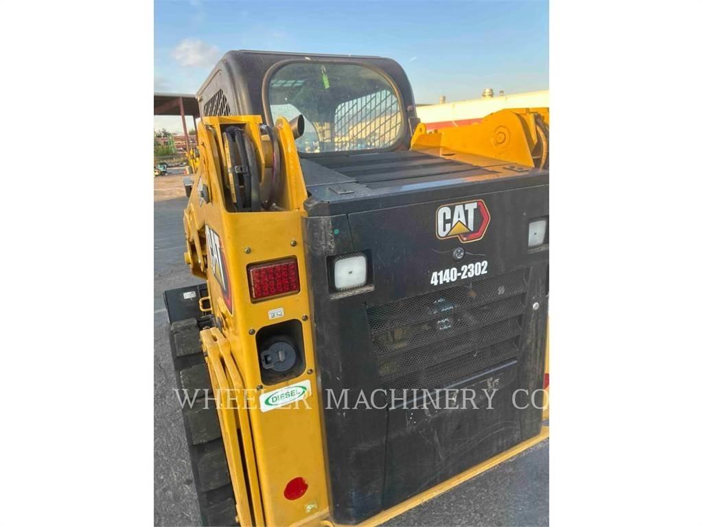 CAT 239D3 C1H2 Pale cingolate