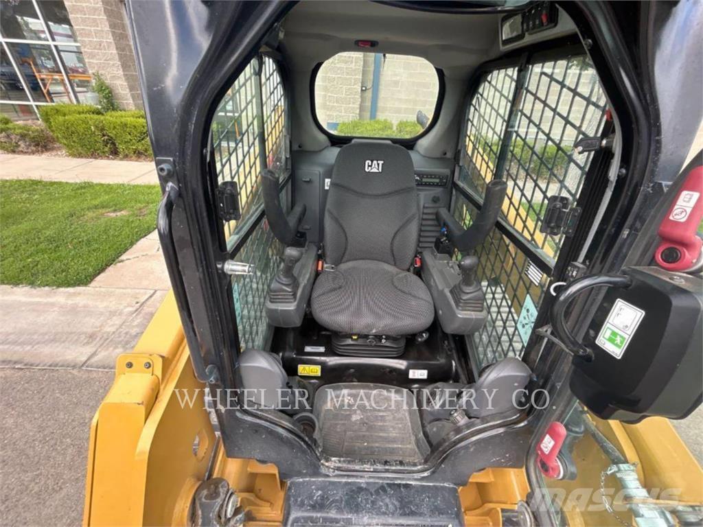 CAT 239D3 C3H2 Pale cingolate