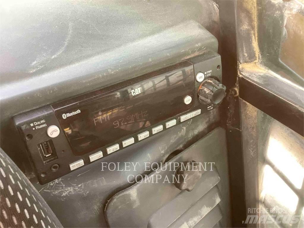 CAT 239D3STD2C Mini Pale Gommate