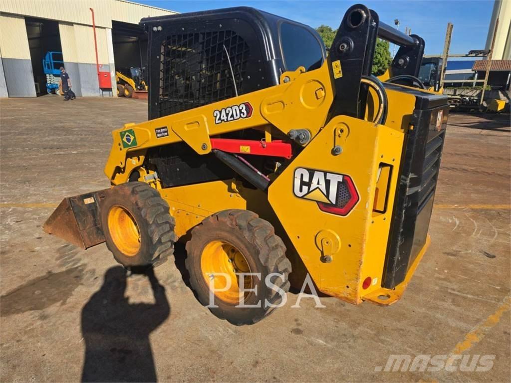 CAT 242 D Mini Pale Gommate