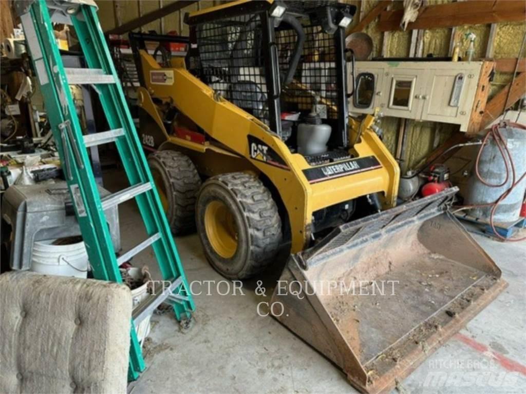 CAT 242B Mini Pale Gommate