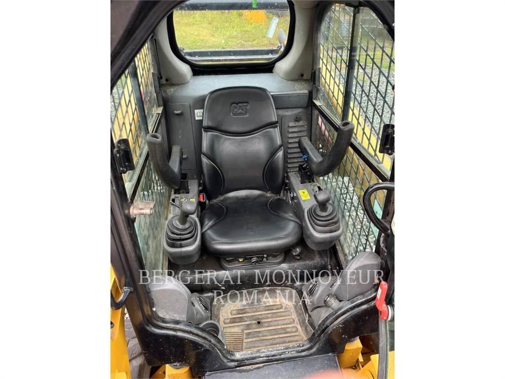 CAT 242D Mini Pale Gommate