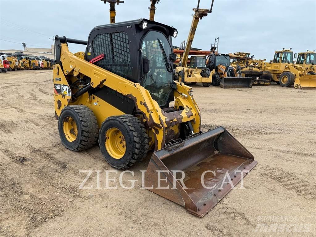 CAT 242D Mini Pale Gommate