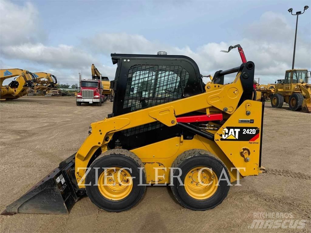 CAT 242D Mini Pale Gommate