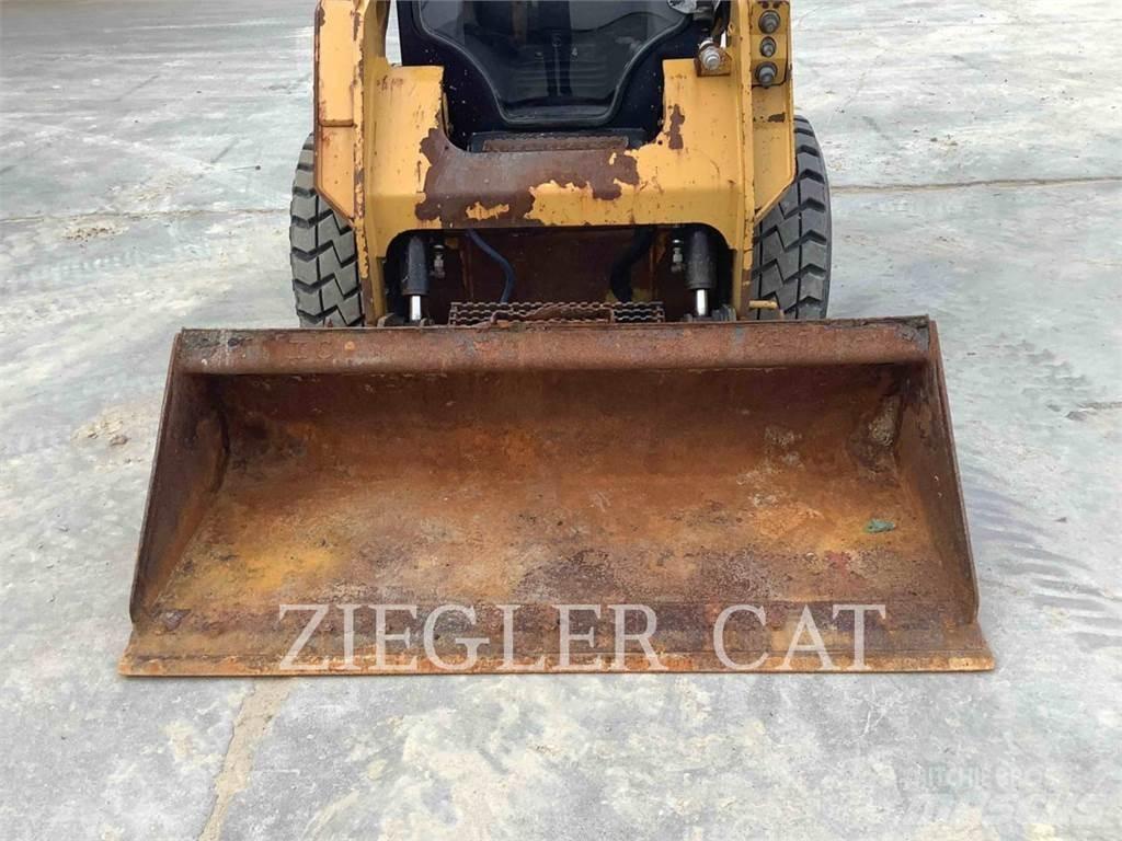 CAT 242D Mini Pale Gommate