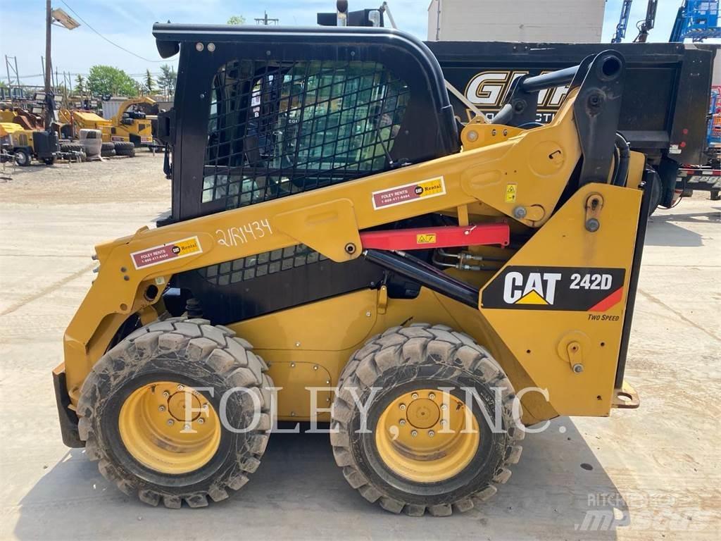 CAT 242D Mini Pale Gommate